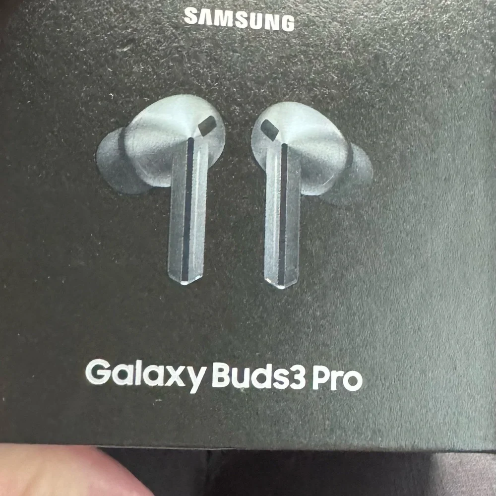 Samsung Galaxy Buds3 Pro in Silver